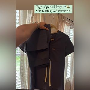 Figs scrubs- Space navy
S/P Kade cargo pants, XS Catarina top